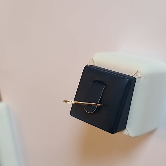 14KT gold and diamond ring - Picture 3 of 4